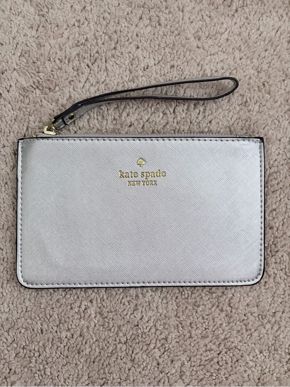 Kate Spade New York Metallic Silver Saffiano Leather Wristlet Zip Wallet Logo